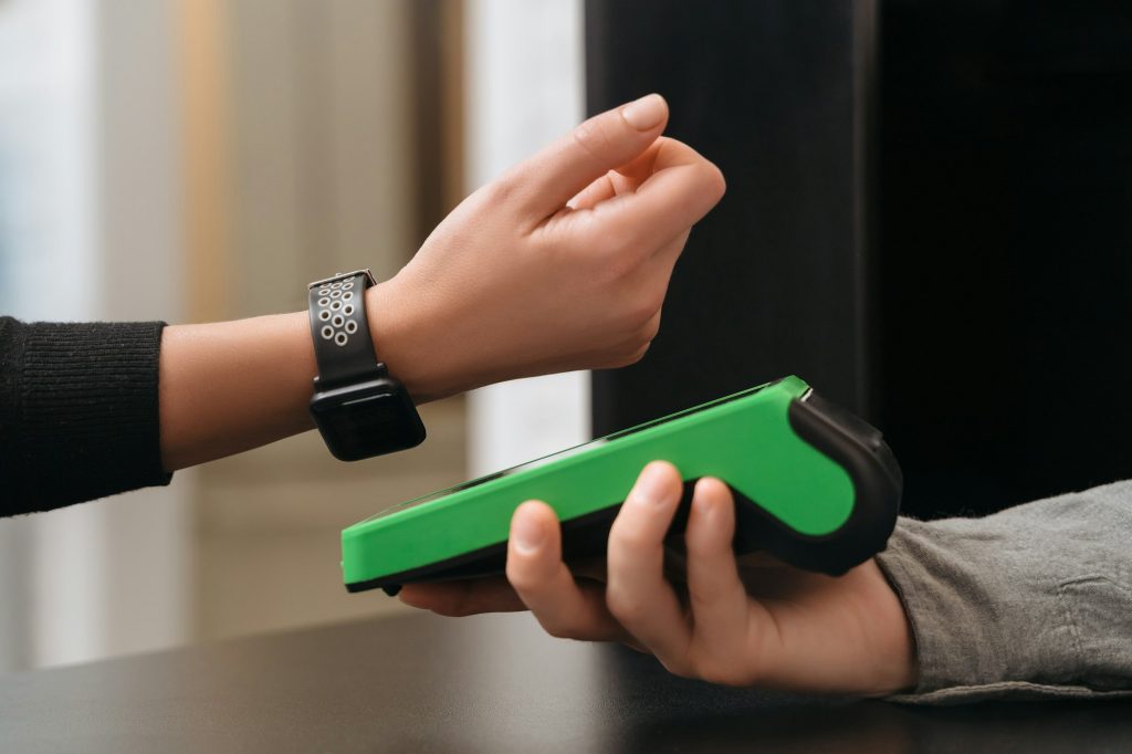 Smartwatch contactless payment
